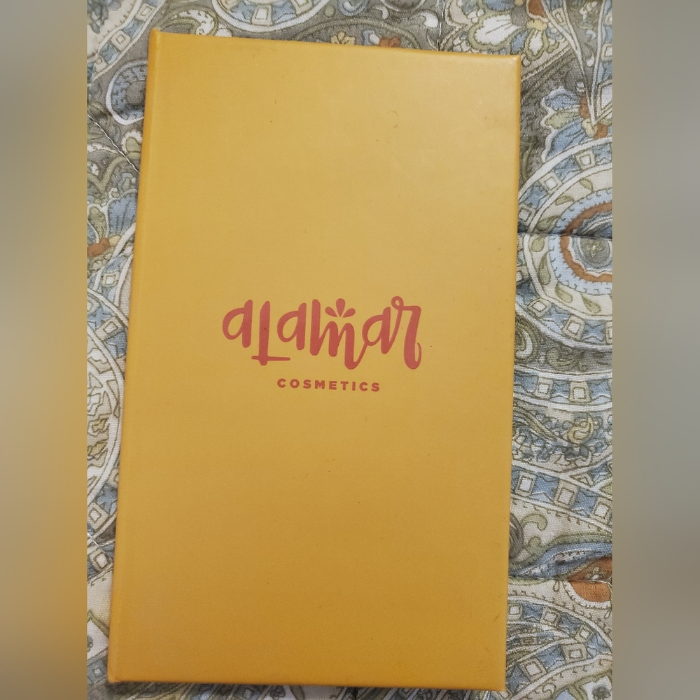 ALamar Eyeshadow Palette